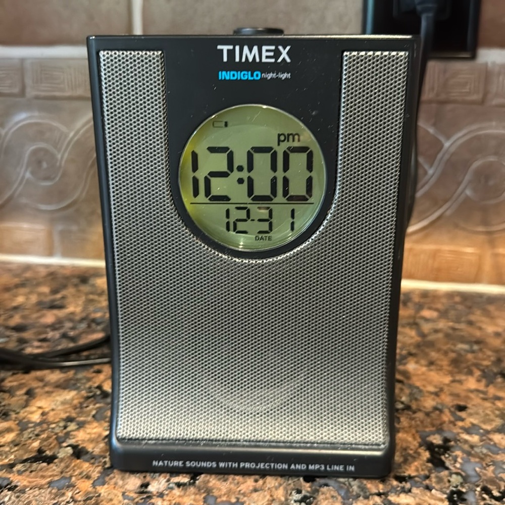 Vintage Timex T436b Auto set Alarm Clock Radio with Projection & Nature sounds